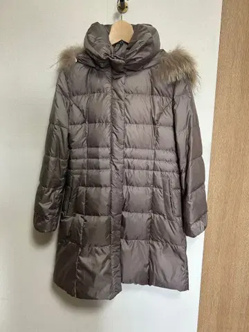 브라운 후드 부착 충전솜 다운 자켓