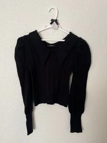 EATME 블랙 니트 긴팔 카라 부착