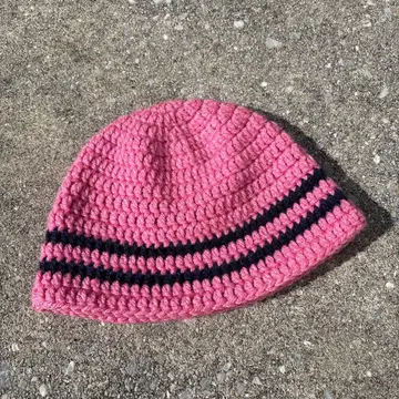 니트 버킷햇 핑크와 블랙 스트라이프
