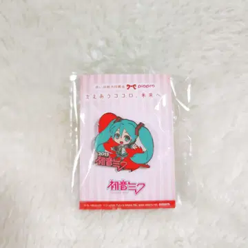 하츠네 미쿠 빨간 깃털 공동 모금 핀 배지 2015