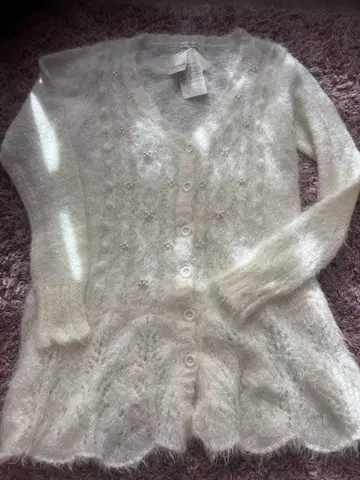 미사용 새상품 L'EST ROSE 펄 장식 화이트 가디건