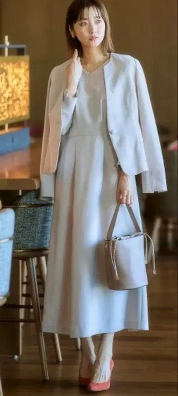 키넥 자켓 앙상블 수트 ( 자켓+V넥 팔분 소매 길이 원피스 )