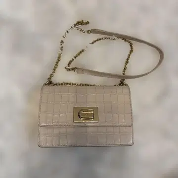 훌라 베이지 악어 엠보싱 숄더백