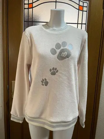 미에코 우에사코 발자국 프린트 트레이닝복