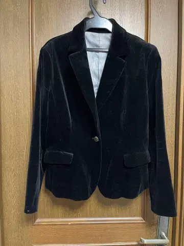 블랙 벨벳 싱글 버튼 자켓