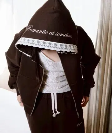 smyeon 레이스 포함 컴팩트 지퍼 후디 브라운