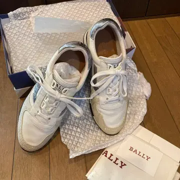 BALLY 화이트 실버 스니커즈