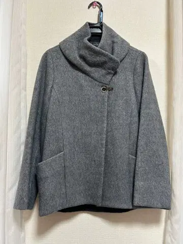 그레이 프론트 버튼 코트