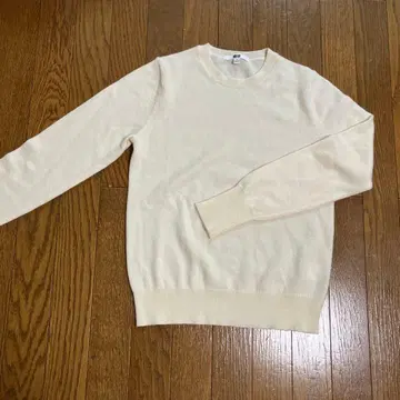 유니클로 캐시미어 100% 아이보리 크루넥 스웨터 S 사이즈