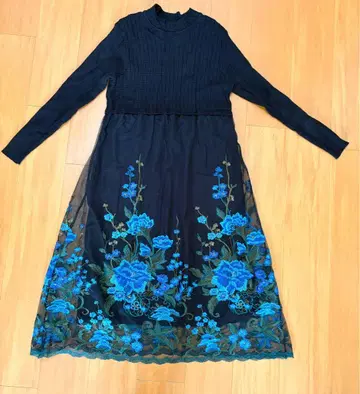 자수 긴팔 원피스 블랙과 파랑