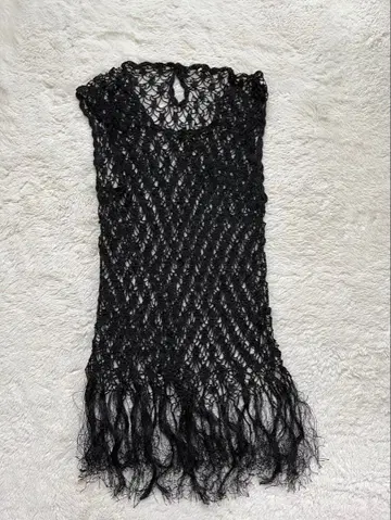 블랙 니트 짜임 상의 프린지 부착