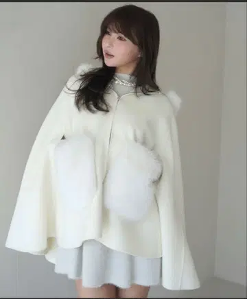 eimy 퍼 포켓 스캘럽 망토 코트