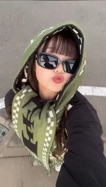 체크 무늬 HUF 그린 머플러