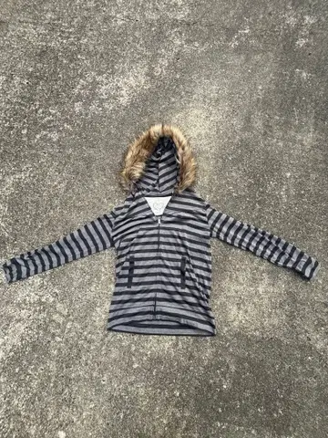 스트라이프 퍼 후드티