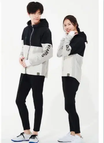 spazio VIAGGIO 풀 집업 피스테 후드티