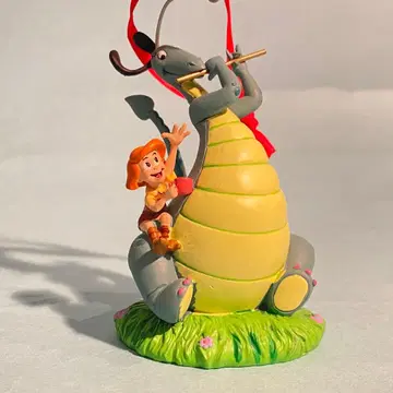 디즈니 릴럭턴트 드래곤 오너먼트