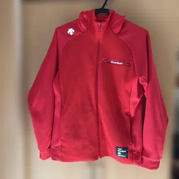 데상트 Move Sport 후드 부착 레드 후드티 가격 인하했습니다.