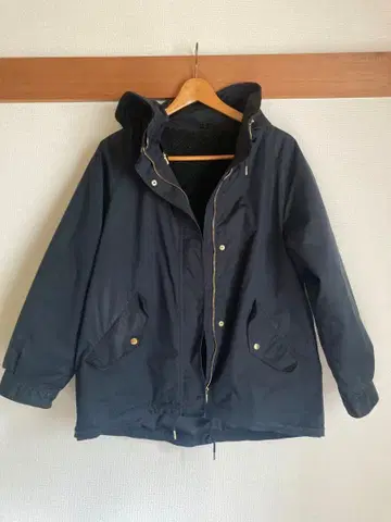 그린 레이블 릴랙싱 네이비 이너 포함 마운틴 후드티