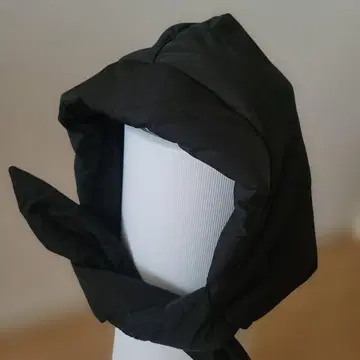 바부슈카 블랙 후드 부착 스카프