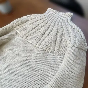 클라네 CLANE 크림색 하이넥 니트 스웨터