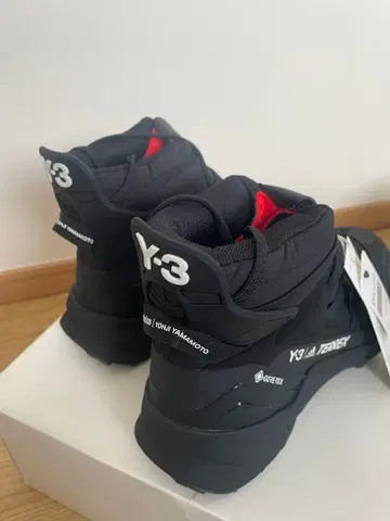 Y-3 TERREX SWIFT R2 GTX 블랙