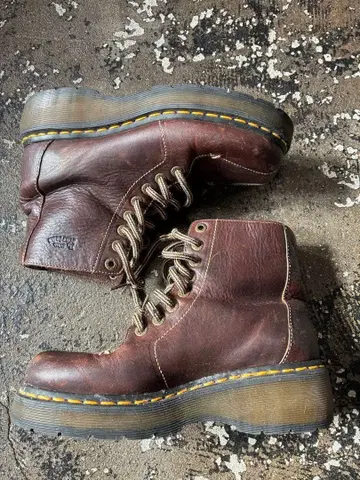 닥터 마틴 브라운 워크 부츠 UK5