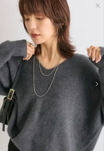 RIVE DROITE 리브 드와 헤어리 울 편직 V넥 니트 그레이