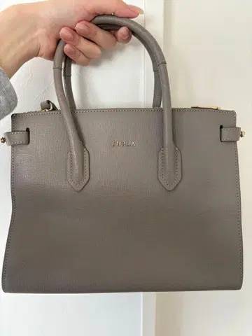FURLA 그레이 핸드백 숄더 스트랩 포함