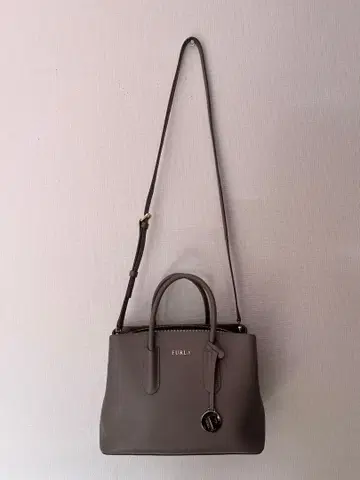 FURLA 그레이 가죽 핸드백