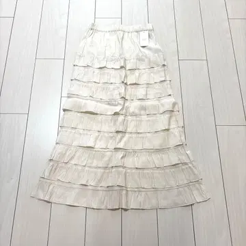 미사용 새상품 프릴 스커트 로리즈팜 아이보리 F