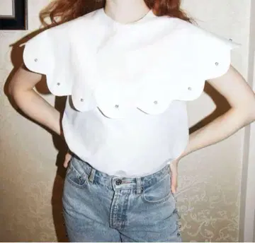 epine bijou scallop blouse white