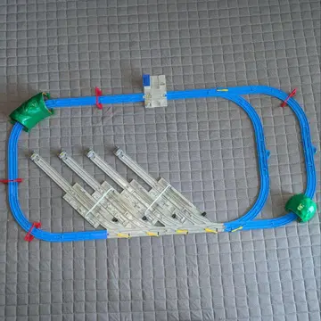 프라레일 세척 완료 차량 기지 레일 세트