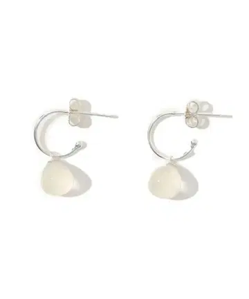 mounir white calthedony 귀걸이 새상품급