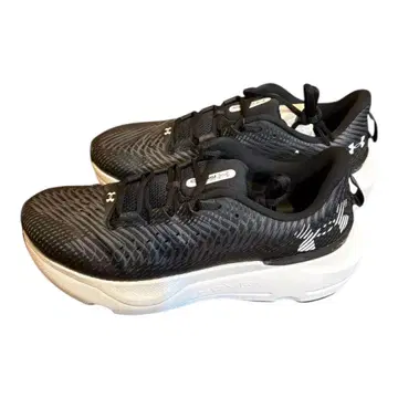 언더아머 UA Infinite Pro 블랙/화이트