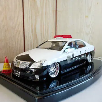 프라모델 크라운 200 순찰차 완성품