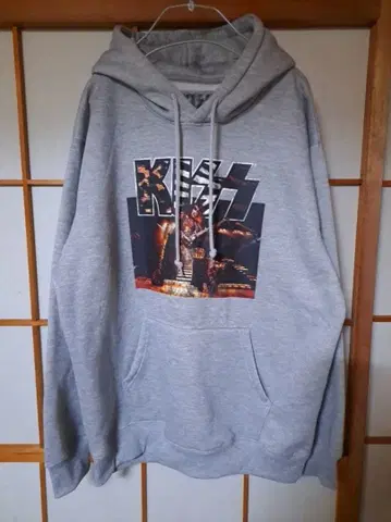 미사용 새상품 남성용 키스 KISS 4L 긴팔 트레이닝복 후드티