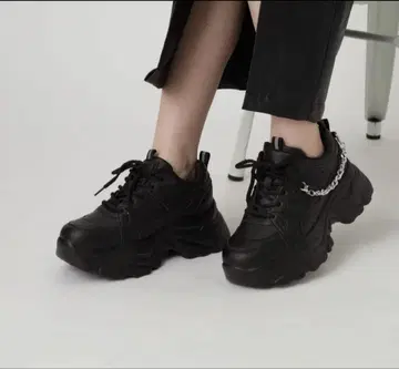 csT&P [ 2WAY 체인 포함 ] 경량 볼륨 밑창 통굽 스니커즈 블랙