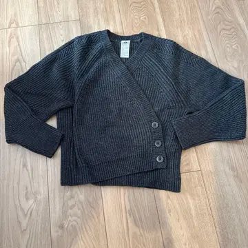 더블 스탠다드 클로징 sov. V넥 니트