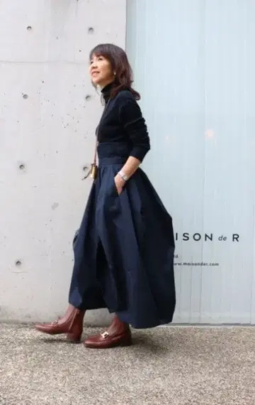 메종 드 알 maison de R 꽈리 스커트 네이비