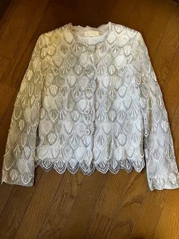 Igin Zibeline 화이트 비즈 자수 긴팔 가디건 13AR