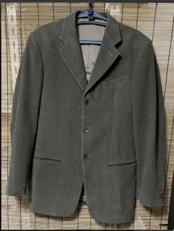 새상품급 아르마니 콜레치오니 이탈리아제 두꺼운 원단 겨울용 자켓