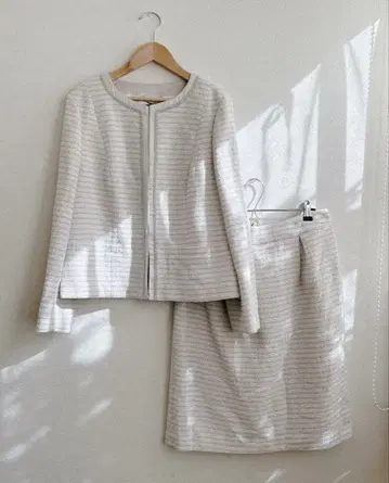 23구 44사이즈 셋업 엄마 여성 수트 베이지 에크루 라메 화려함