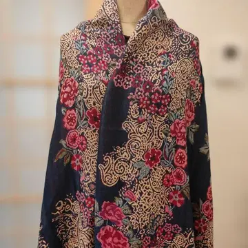 네이비 꽃무늬 머플러