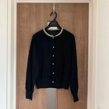 TIARA 펄 넥 가디건