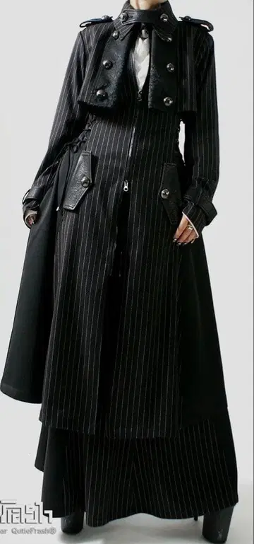 QutieFrash 스트라이프 패턴 롱 코트