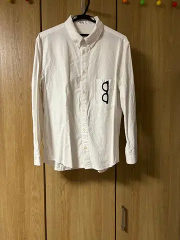 네넷 긴팔 셔츠 화이트 안경 자수