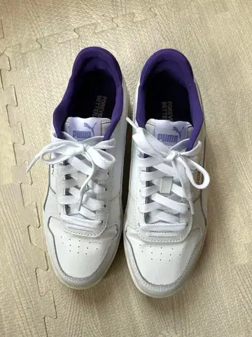 PUMA 화이트/퍼플 스니커즈 칼리 스트릿