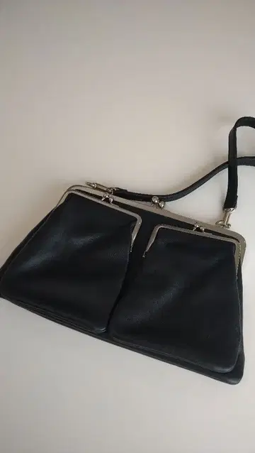 올드맨즈테일러 가마구치 숄더백