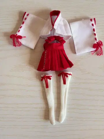 아존 피코니모 일본풍 인형 의상 빨간색과 화이트 리본 포함