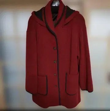 빨간색 후드 부착 숏코트 M 사이즈